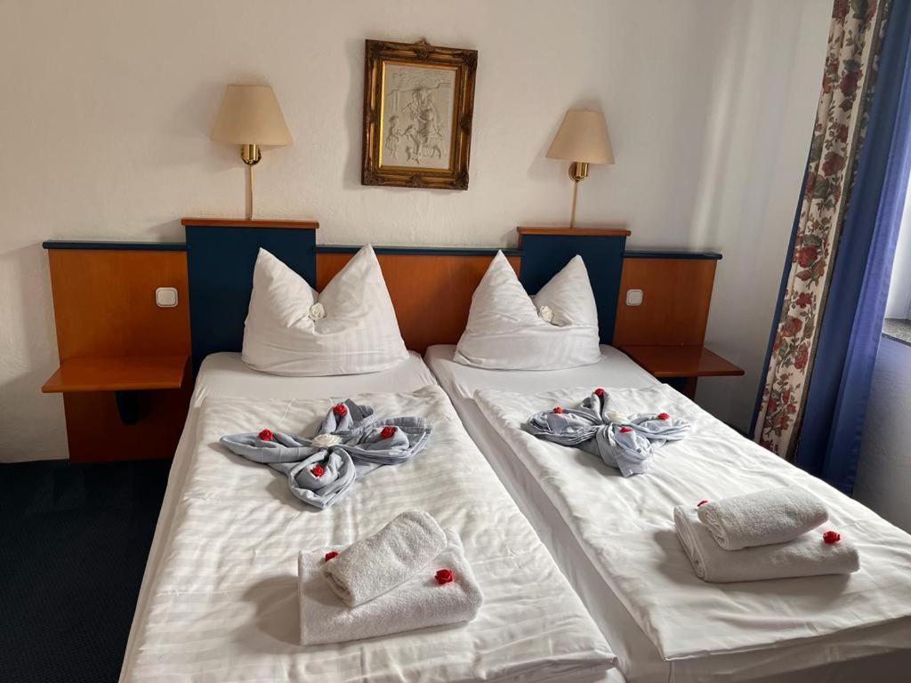 Hotel Zur Bruecke แฮร์โซเกนราธ ภายนอก รูปภาพ