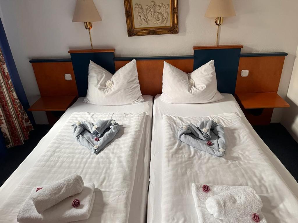 Hotel Zur Bruecke แฮร์โซเกนราธ ภายนอก รูปภาพ