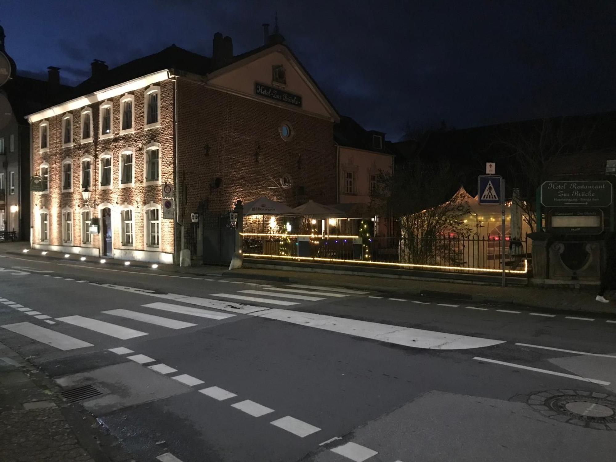 Hotel Zur Bruecke แฮร์โซเกนราธ ภายนอก รูปภาพ