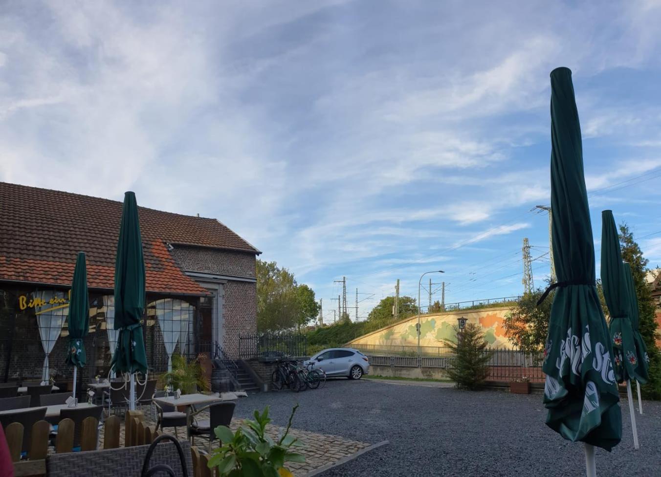 Hotel Zur Bruecke แฮร์โซเกนราธ ภายนอก รูปภาพ