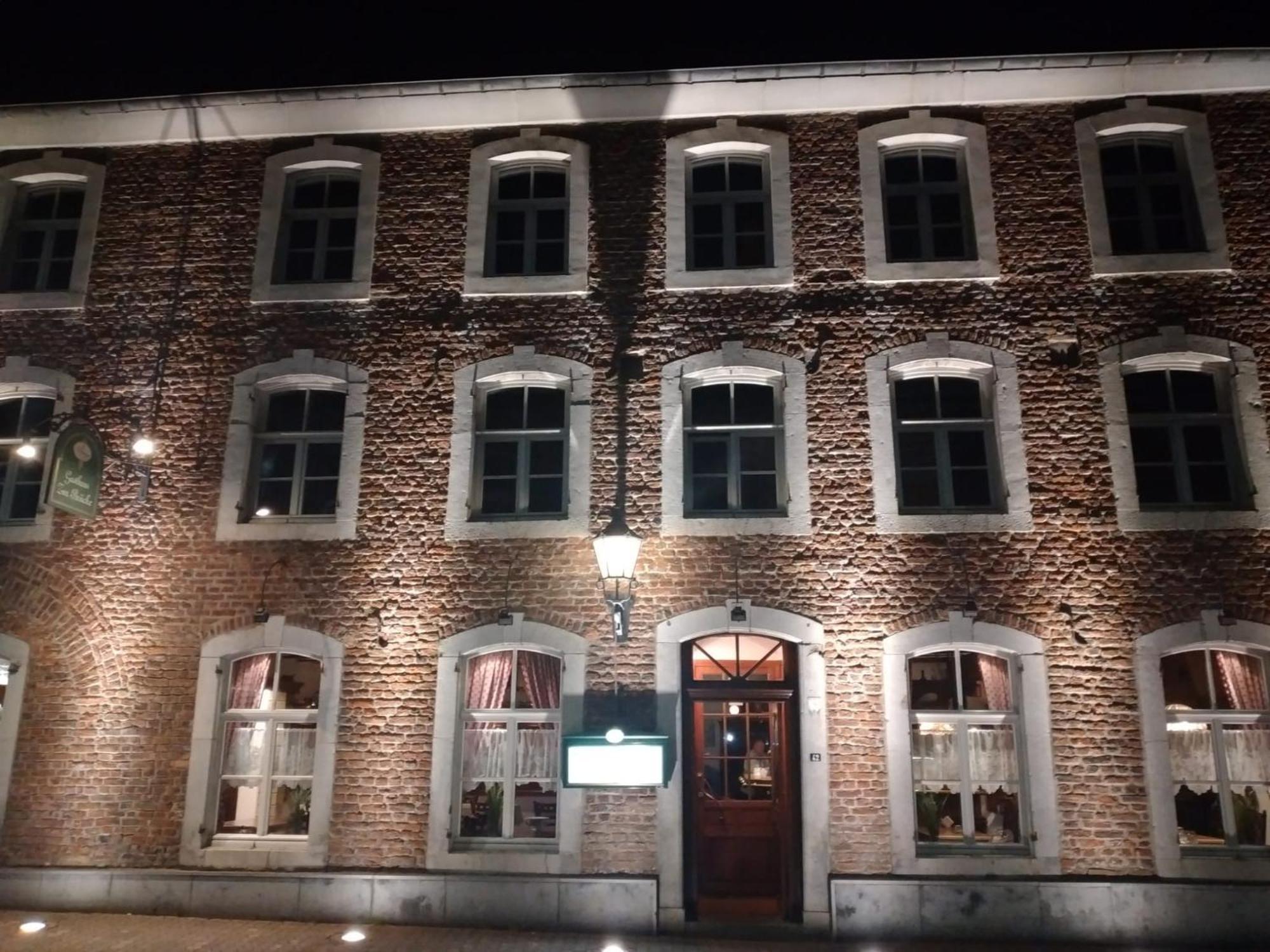Hotel Zur Bruecke แฮร์โซเกนราธ ภายนอก รูปภาพ